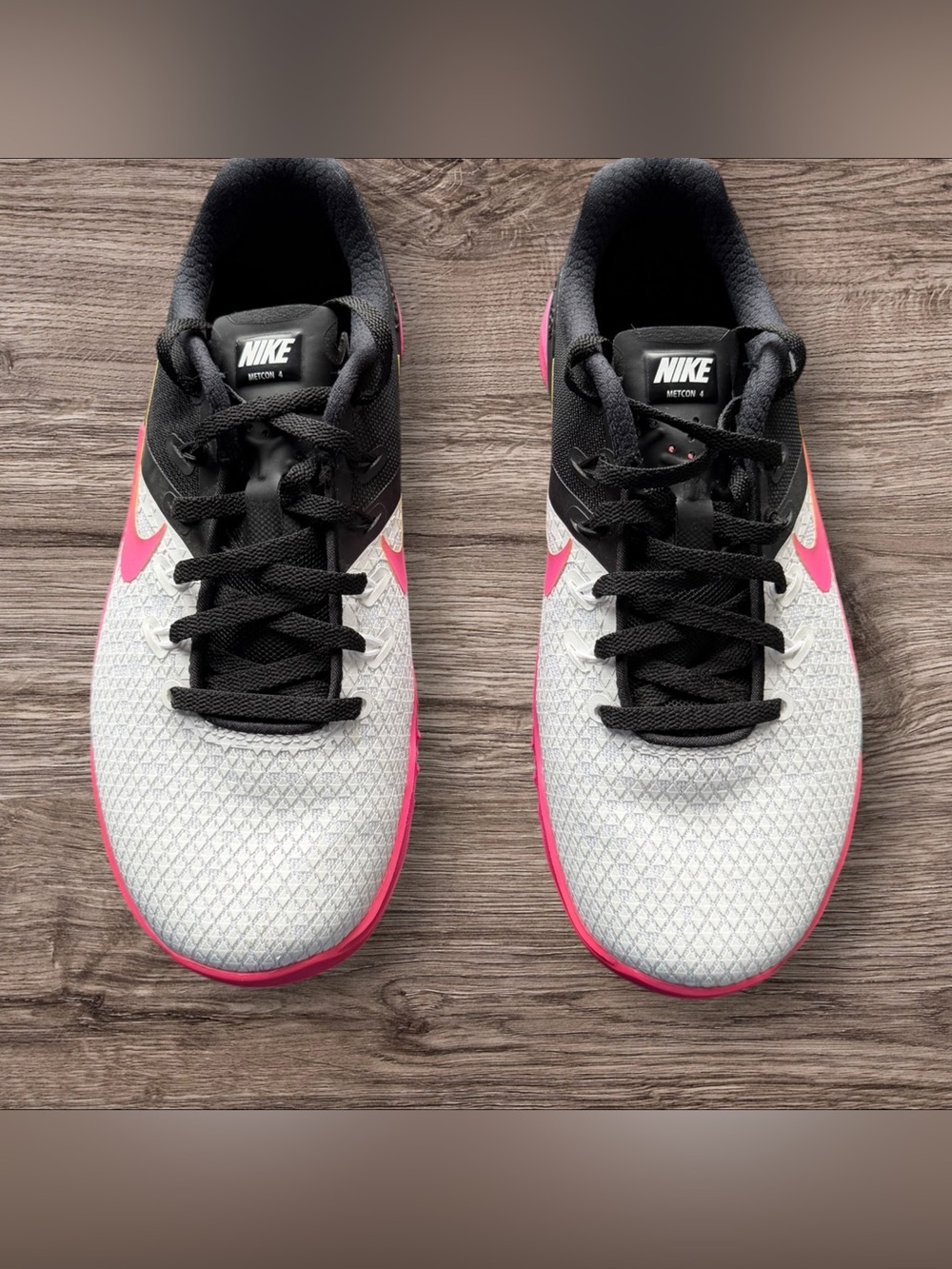 Women’s Nike Metcon Pink Black and White Tennis Shoes Size 6 1/2